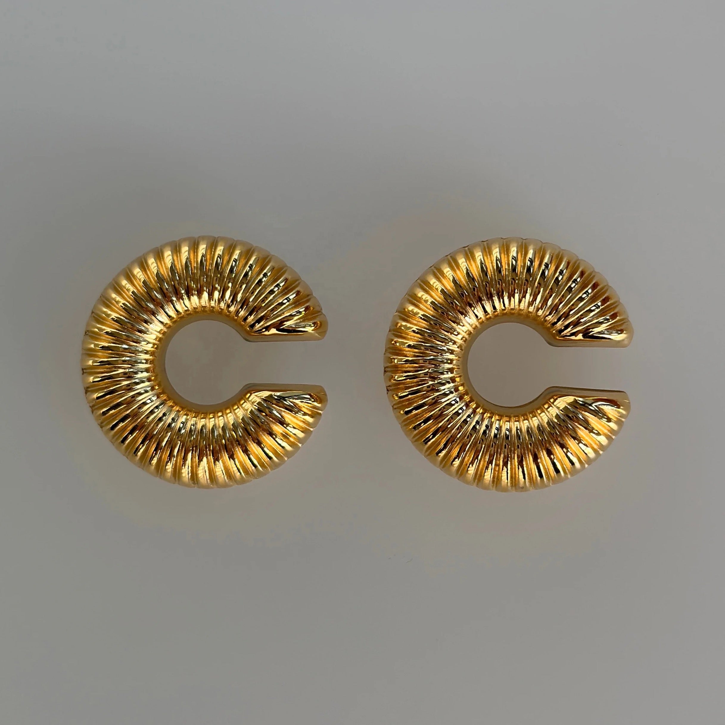 Su Statement Ear Cuff | Gold