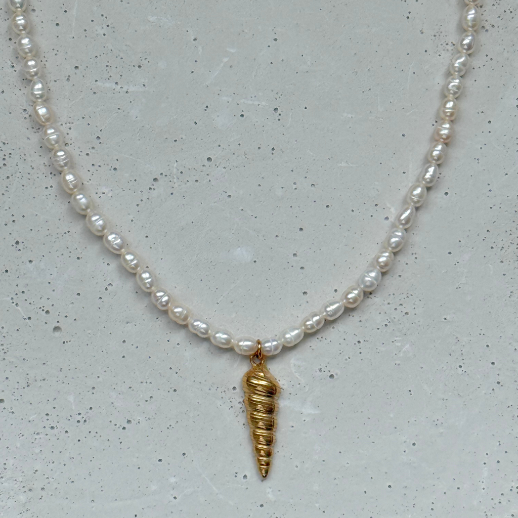 Sea Shell Charm | Gold Hue