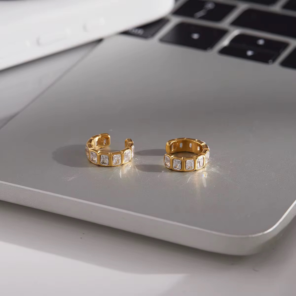 Opulent Bite Ear Cuff