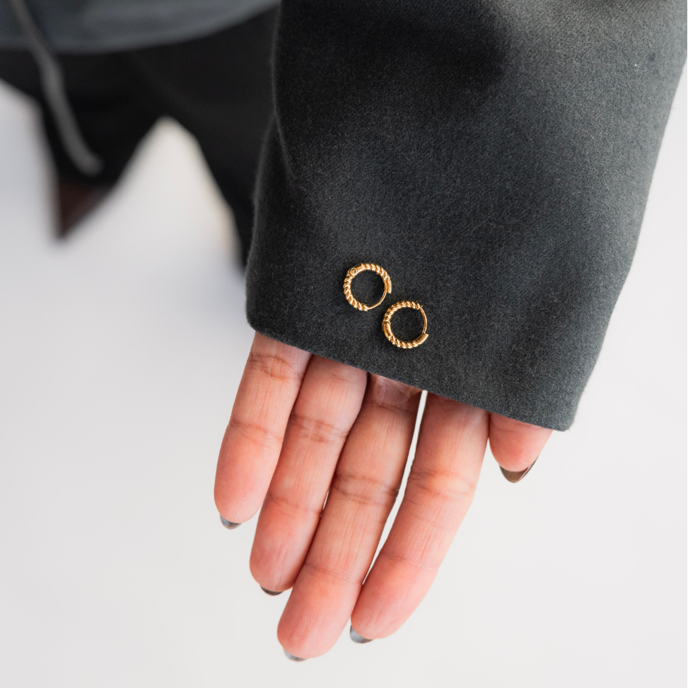 Dainty Twisted Huggies