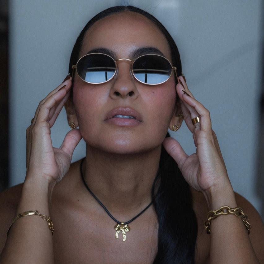 The Bow Pendant Necklace