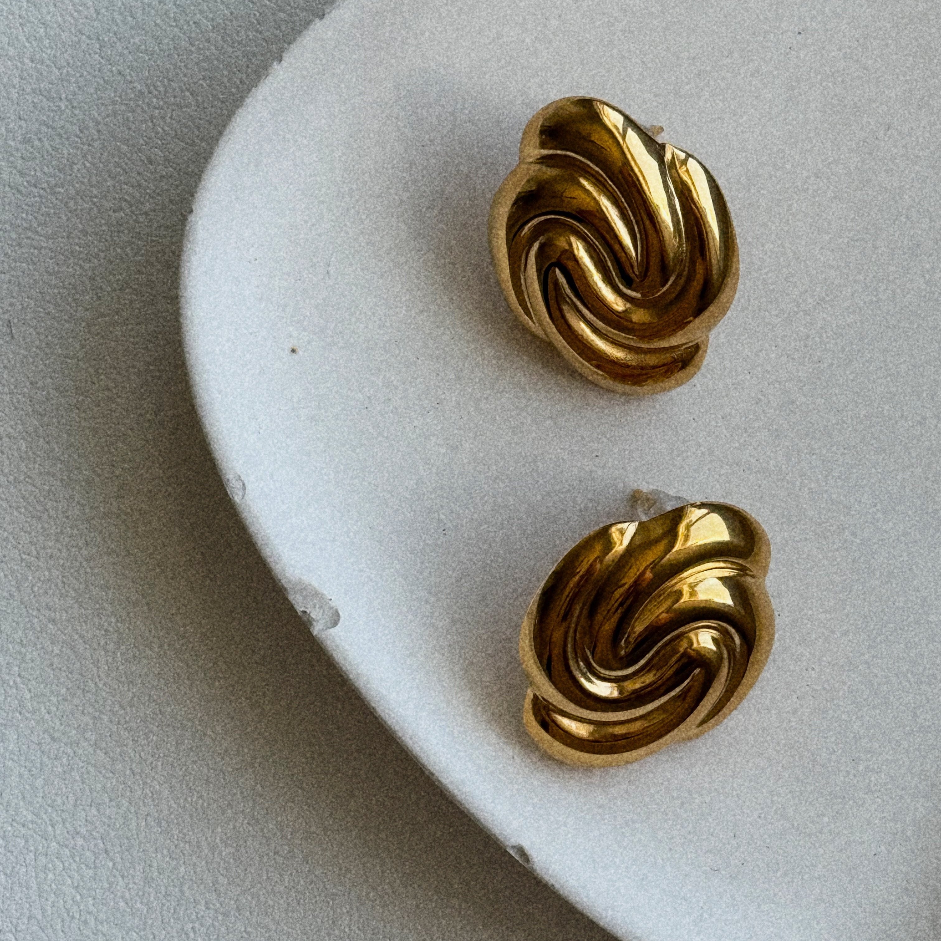 Eleanor Button Earrings