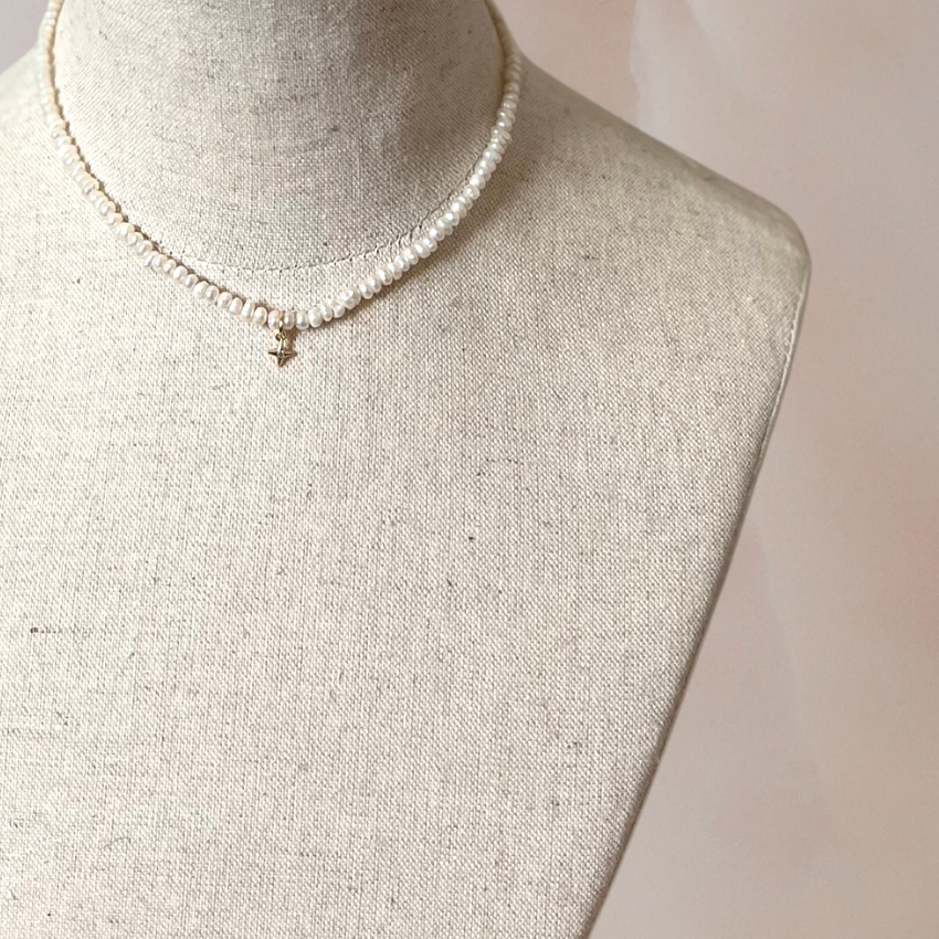 Lucía Tiny Freshwater Pearl Choker Necklace