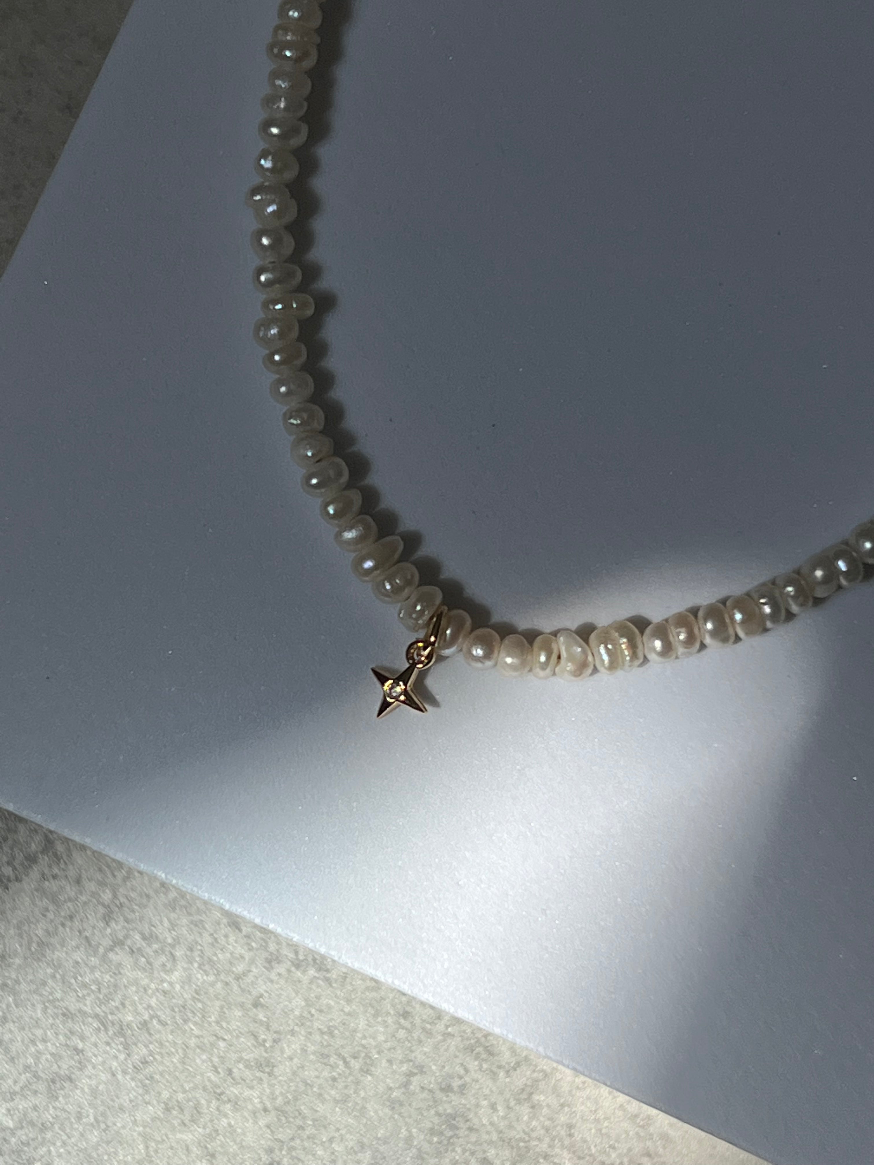 Lucía Tiny Freshwater Pearl Choker Necklace