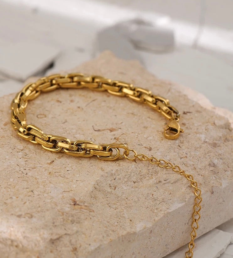 Wendy Statement Link Bracelet