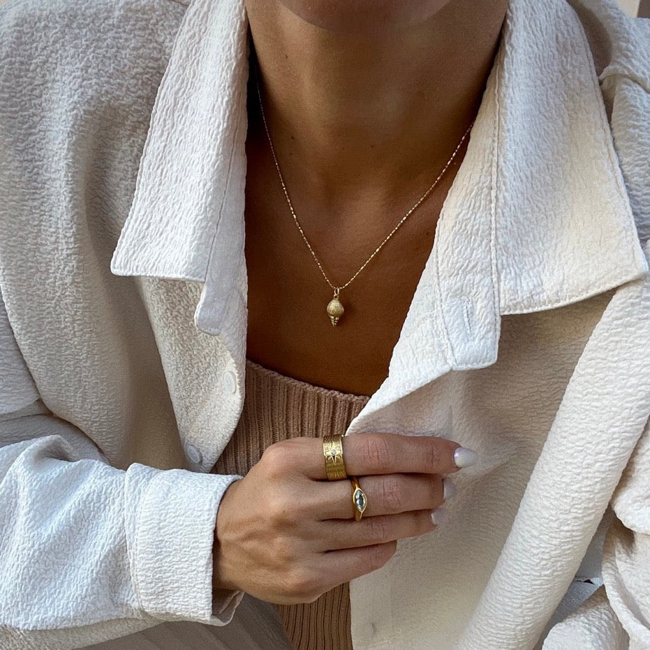 Belén Star Thick Band Ring In US | The Solshine Jewelry Co.